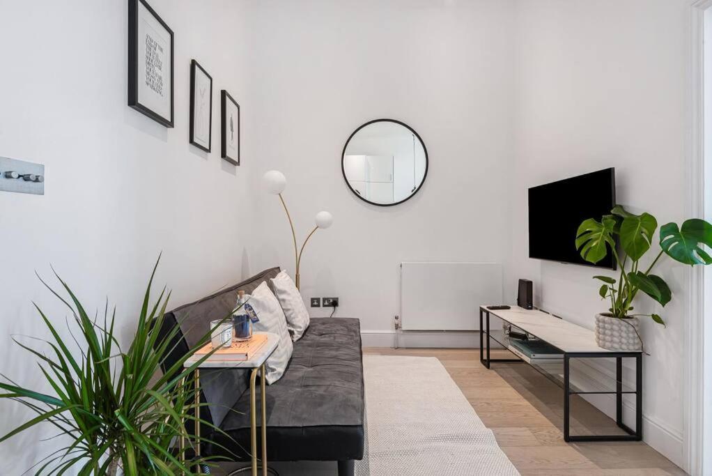 Appartamento Lady On The Lane- 2 Bed Primrose Hill Londra Esterno foto