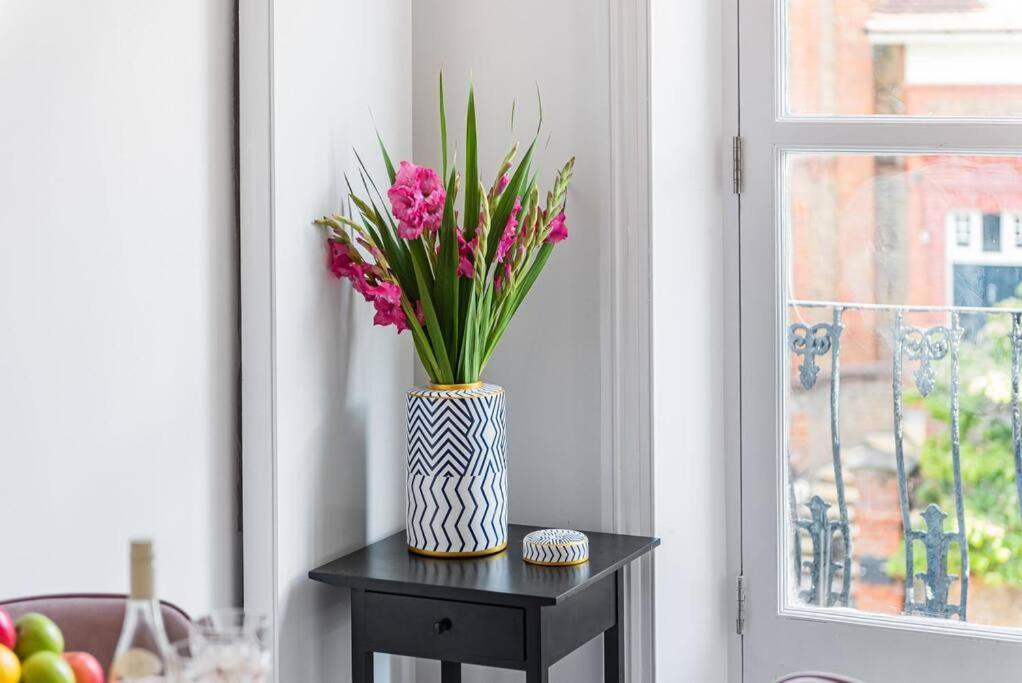Appartamento Lady On The Lane- 2 Bed Primrose Hill Londra Esterno foto